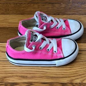 Toddler pink converse shoes